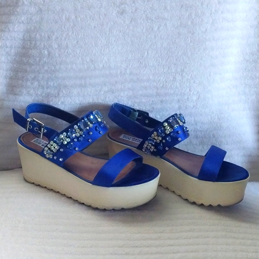 Iggy Azalea Steve Madden royal blue platform sandal in size 8.5  gently worn